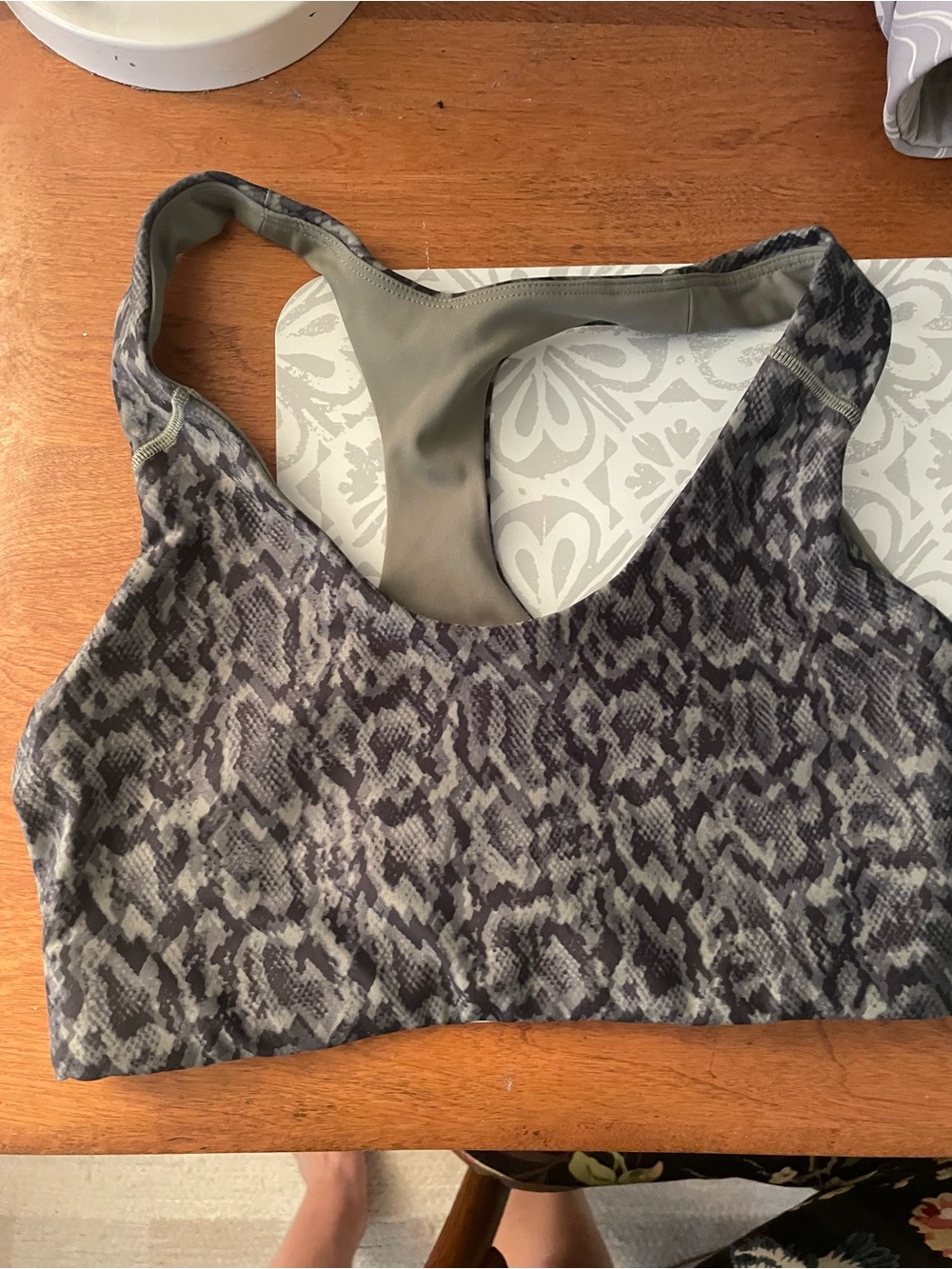 Old Navy Green Snake-Print Racerback Sports Bra - Mediu
